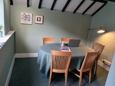 Guest office and workspace